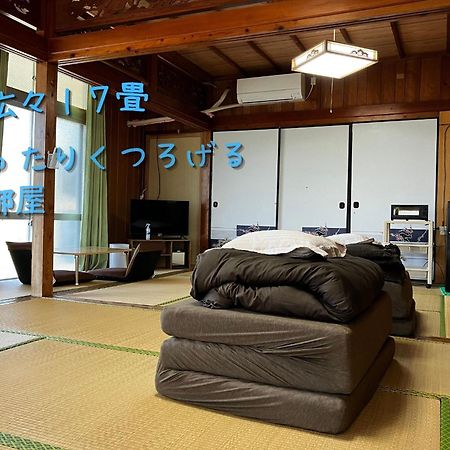 民泊まったりん人 Apartment Kumejima Luaran gambar