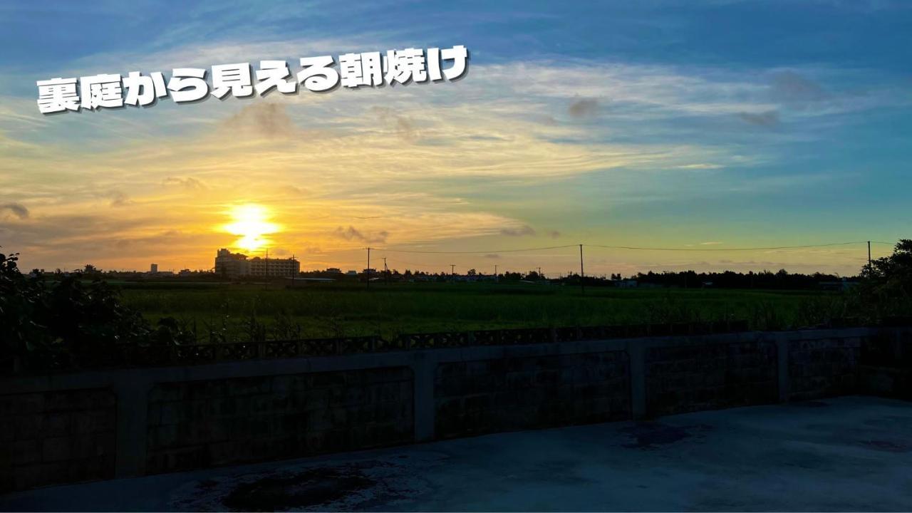 民泊まったりん人 Apartment Kumejima Luaran gambar